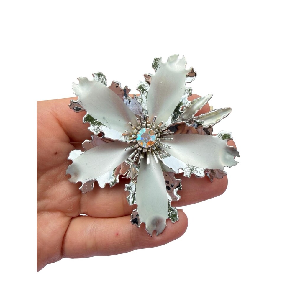 Vintage Jewelry Silver Tone Flower Brooch Chrome Flower Pin